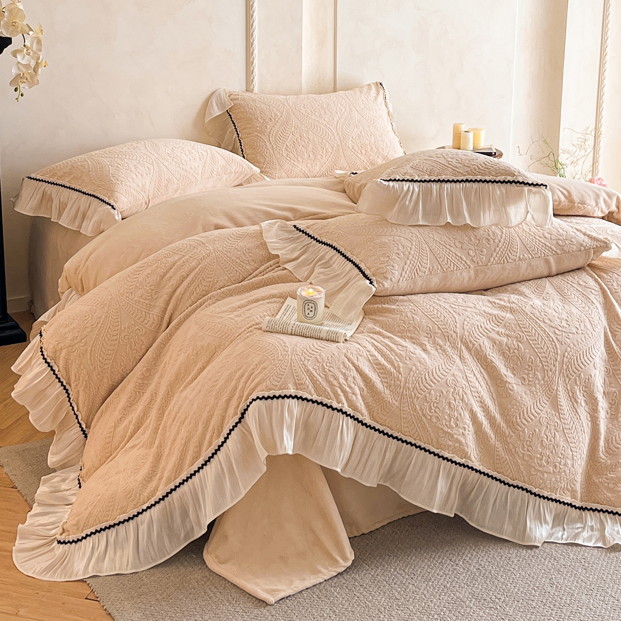 91家纺网 家纺一手货源 找家纺 叠派家纺 2025新款高克重高端牛奶绒雕花欧式花边工艺款巴洛克系列四件套（直播热款）提供买家秀 巴洛克-卡其