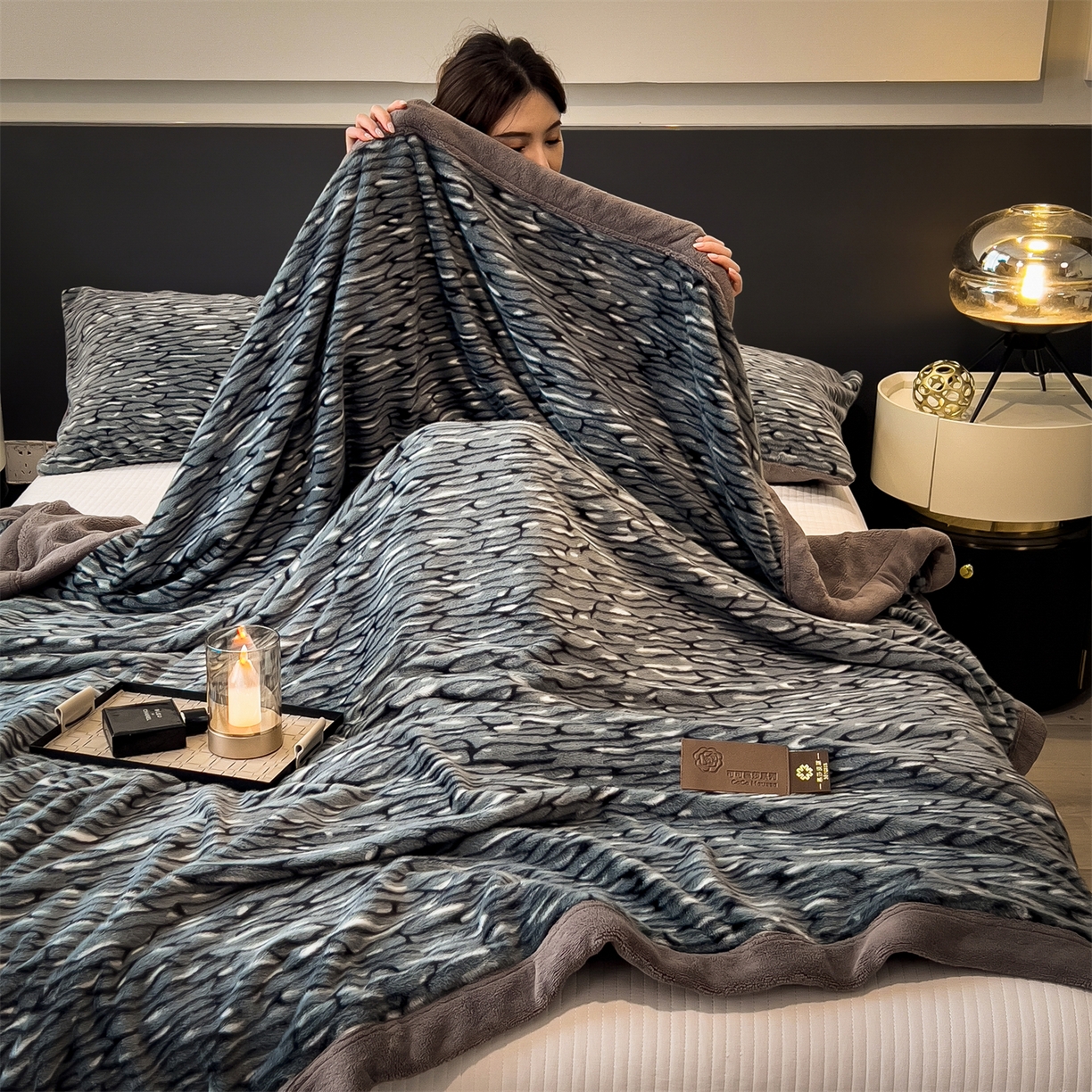 91家纺网 家纺一手货源 找家纺 叠派家纺 2025新款A类轻奢款高克重高端水貂四件套可可慕莎系列（直播热款）提供买家秀 可可慕莎-绮罗蓝灰