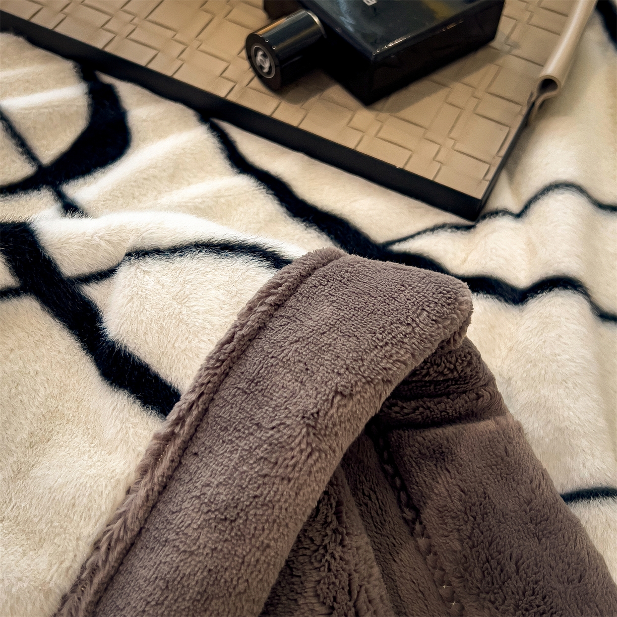 91家纺网 家纺一手货源 找家纺 叠派家纺 2025新款A类轻奢款高克重高端水貂四件套可可慕莎系列（直播热款）提供买家秀 可可慕莎-交织白