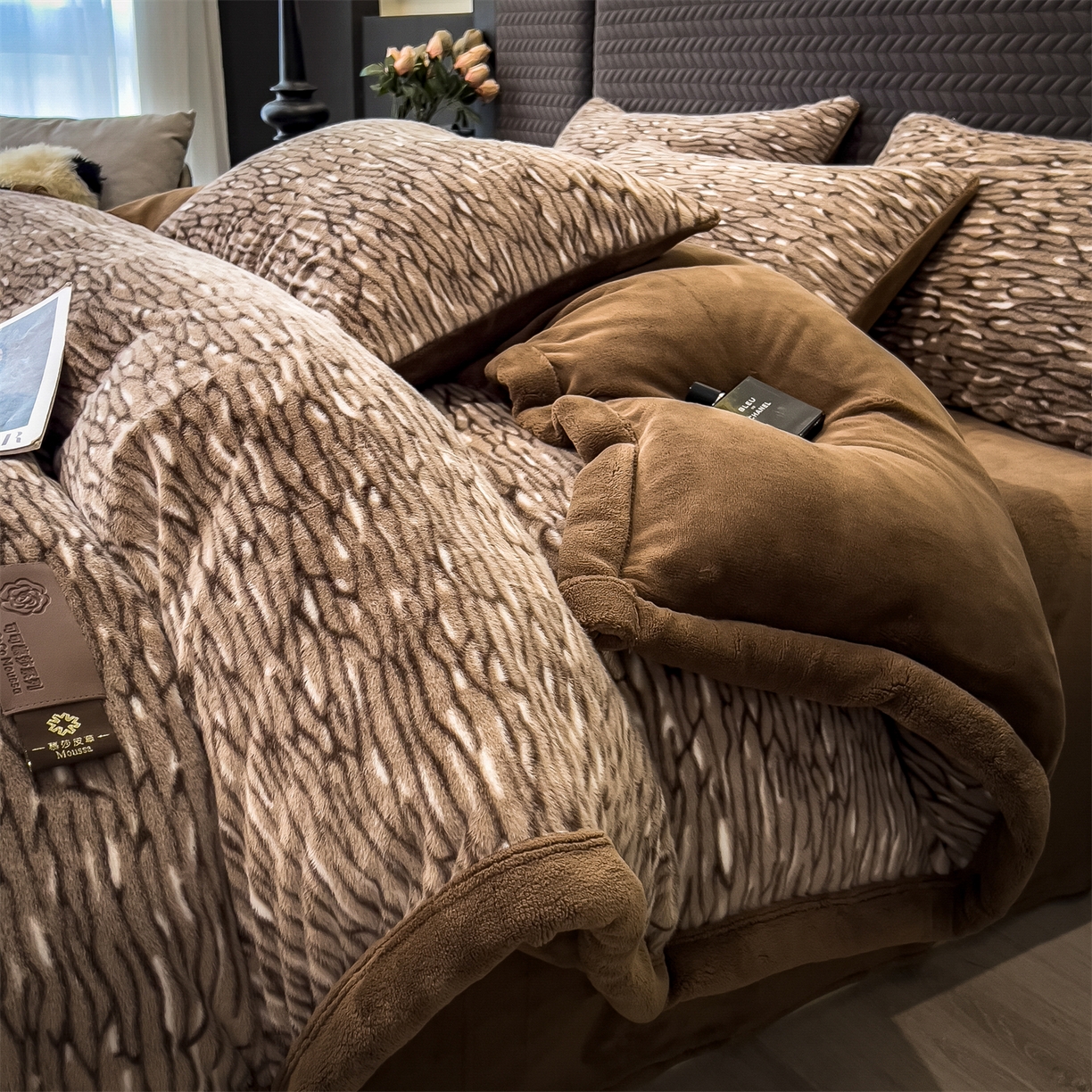 91家纺网 家纺一手货源 找家纺 叠派家纺 2025新款A类轻奢款高克重高端水貂四件套可可慕莎系列（直播热款）提供买家秀 可可慕莎-绮罗金棕