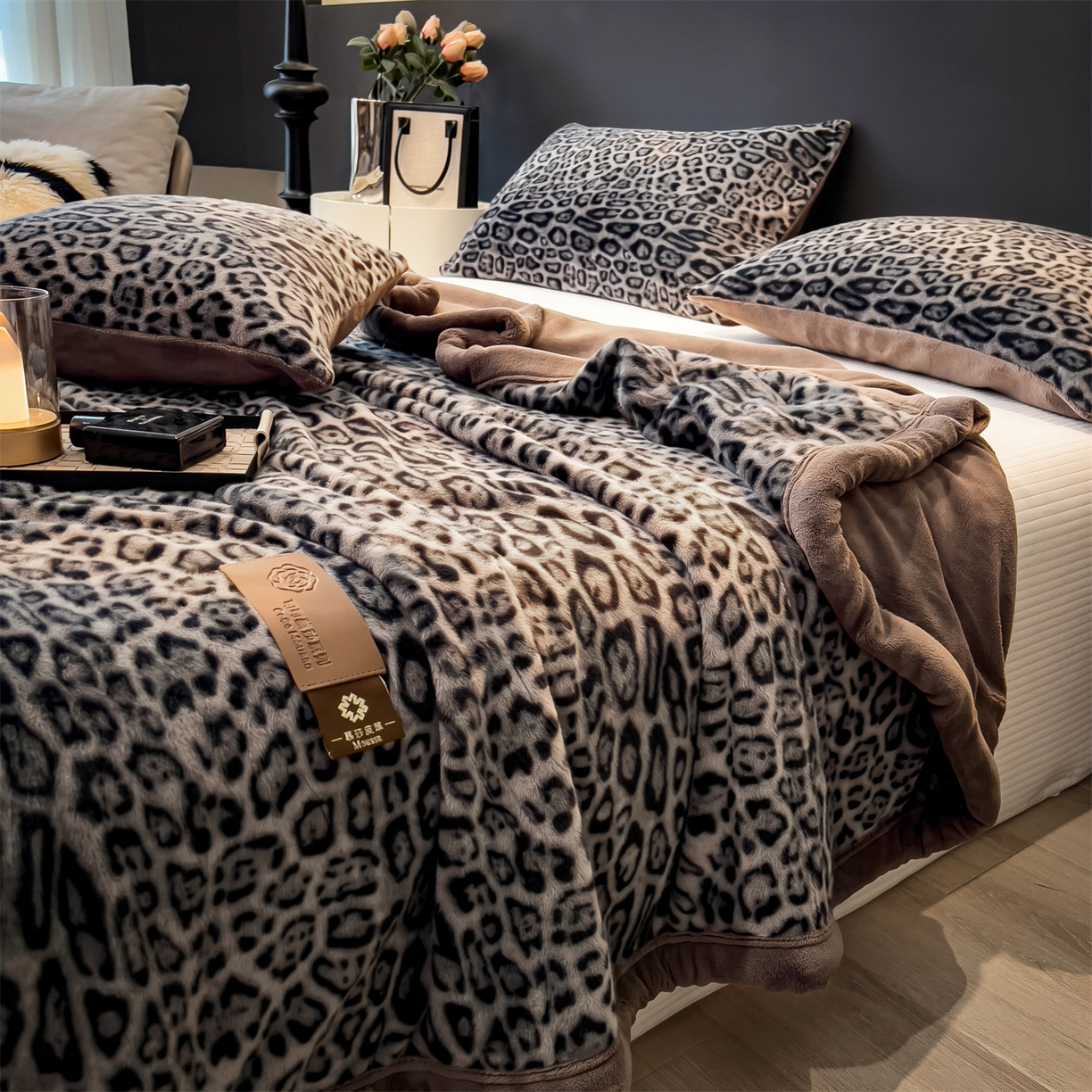 91家纺网 家纺一手货源 找家纺 叠派家纺 2025新款A类轻奢款高克重高端水貂四件套可可慕莎系列（直播热款）提供买家秀 可可慕莎-魅影蓝灰