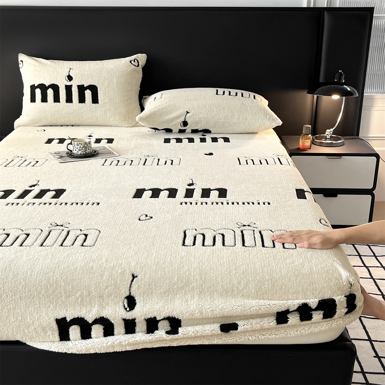 91家纺网 家纺一手货源 找家纺 （总）叠派家纺 2025新款A类高克重云暮绒床笠款四件套(跨境专供首选）提供买家秀