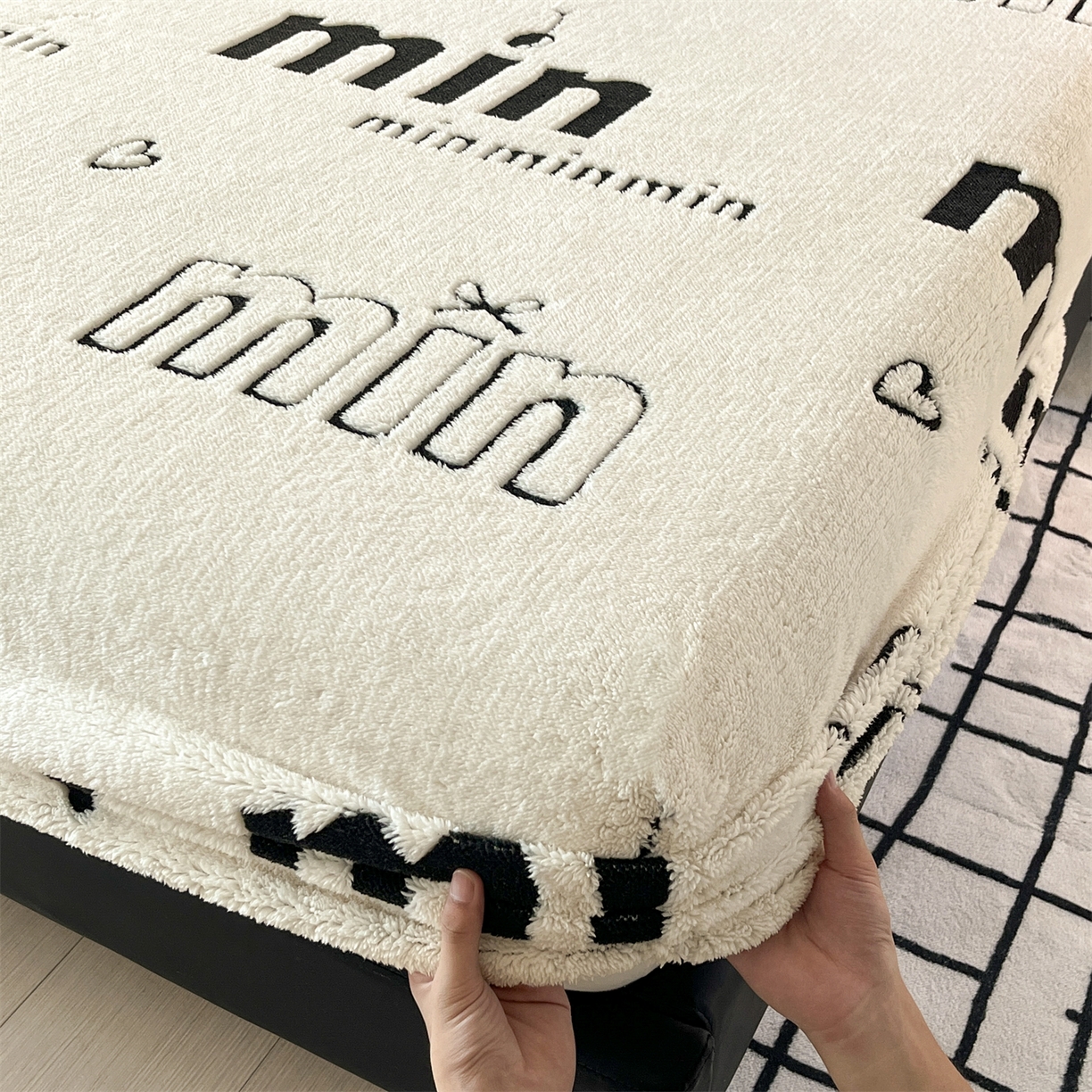 91家纺网 家纺一手货源 找家纺 （总）叠派家纺 2025新款A类高克重云暮绒床笠款四件套(跨境专供首选）提供买家秀