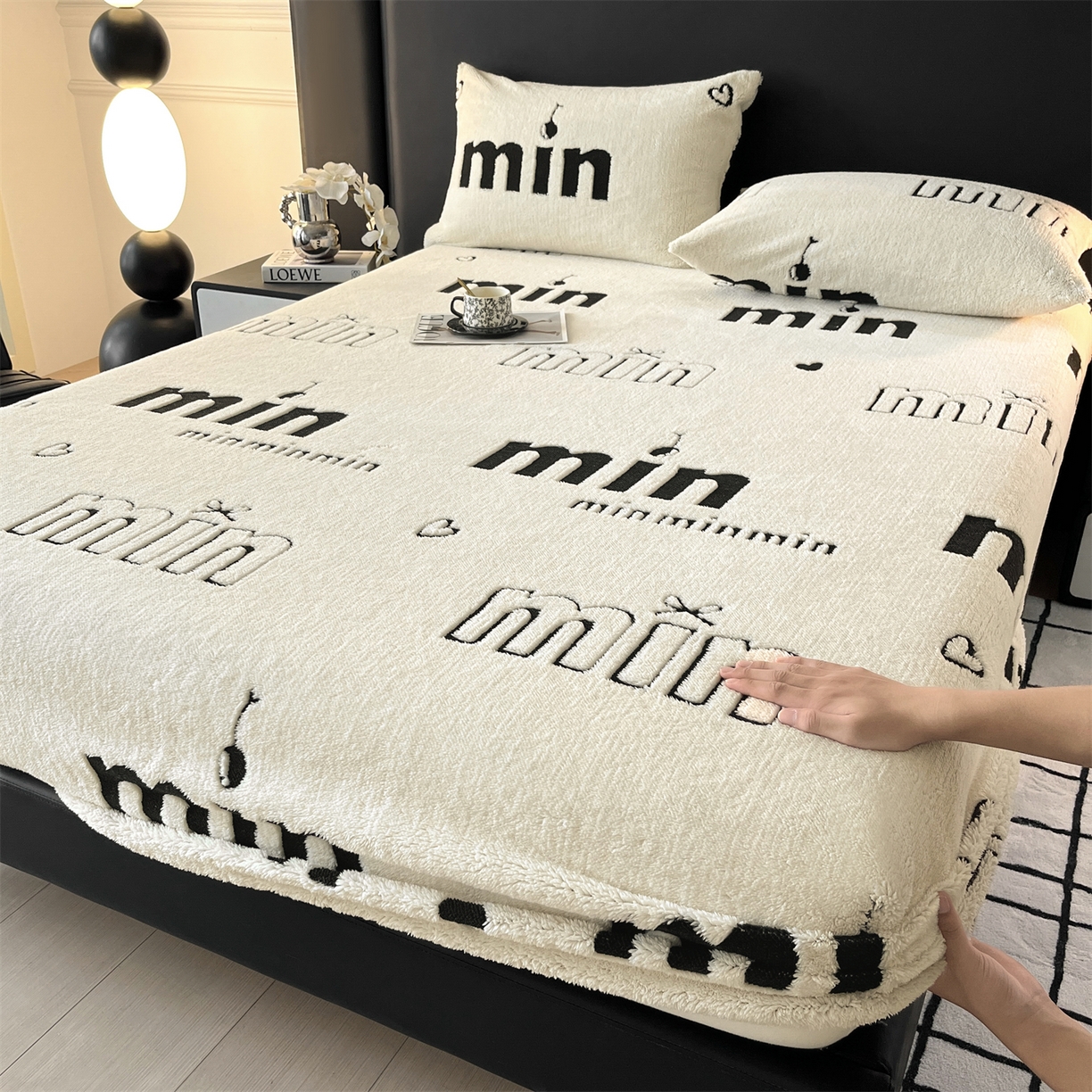 91家纺网 家纺一手货源 找家纺 （总）叠派家纺 2025新款A类高克重云暮绒床笠款四件套(跨境专供首选）提供买家秀