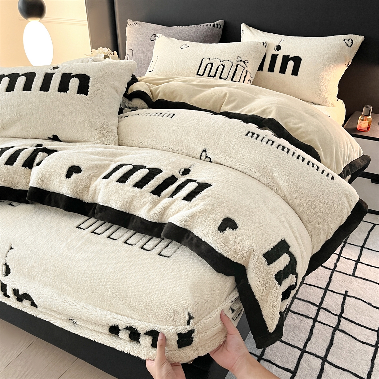 91家纺网 家纺一手货源 找家纺 （总）叠派家纺 2025新款A类高克重云暮绒床笠款四件套(跨境专供首选）提供买家秀