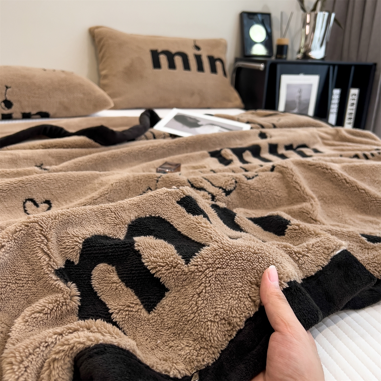 91家纺网 家纺一手货源 找家纺 叠派家纺 2025新款A类高克重云暮绒床笠款四件套(跨境专供首选）提供买家秀 云暮绒min床笠四件套-摩卡咖