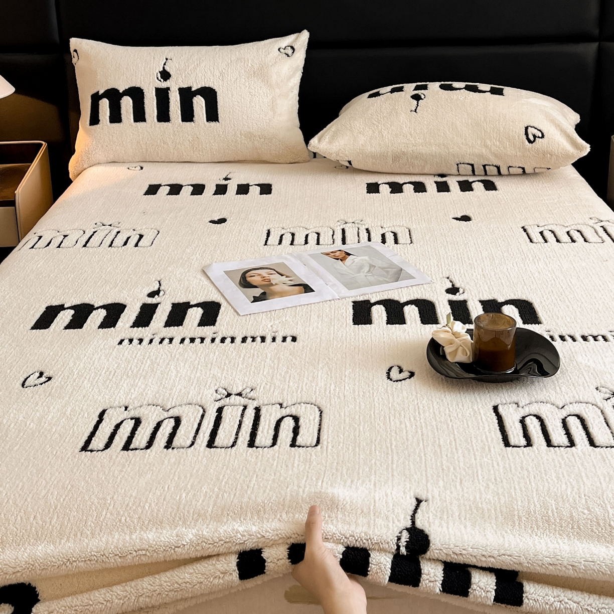 91家纺网 家纺一手货源 找家纺 （总）叠派家纺 2025新款A类高克重云慕绒床笠系列（场景二拍摄）提供买家秀