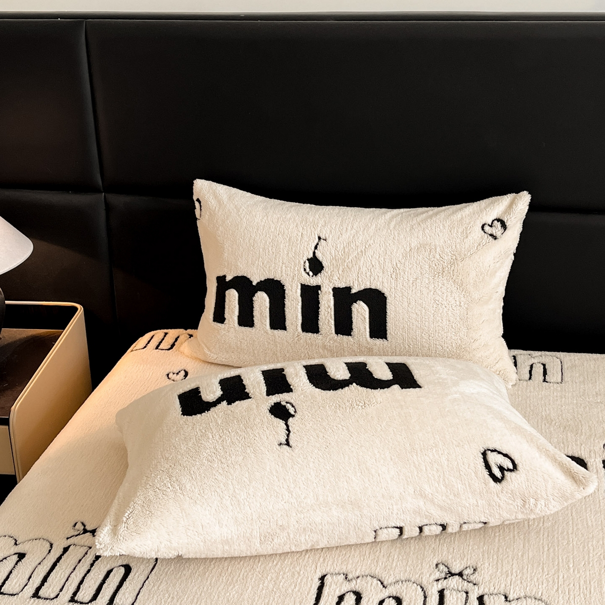 91家纺网 家纺一手货源 找家纺 （总）叠派家纺 2025新款A类高克重云慕绒床笠系列（场景二拍摄）提供买家秀