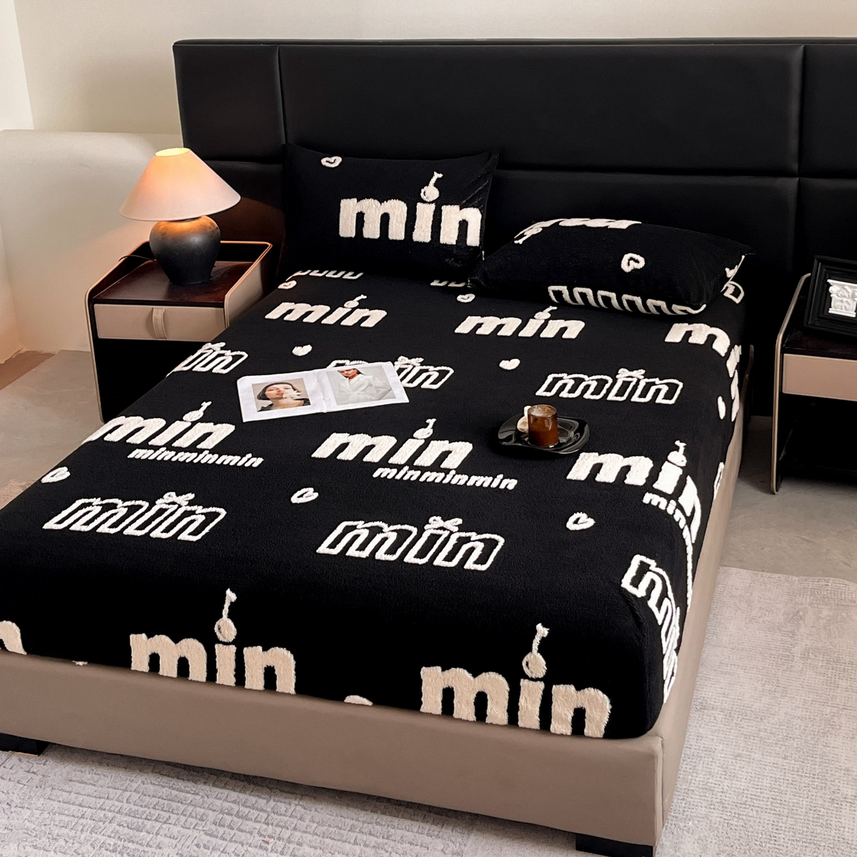 91家纺网 家纺一手货源 找家纺 叠派家纺 2025新款A类高克重云慕绒床笠系列（场景二拍摄）提供买家秀 云暮绒床笠-墨池黑