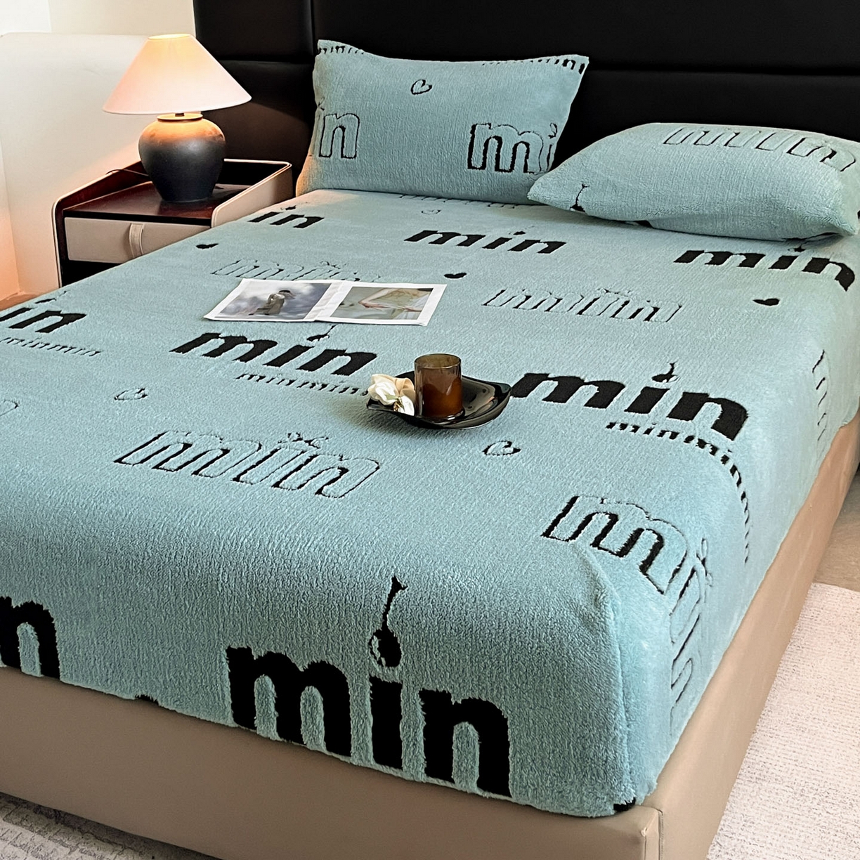 91家纺网 家纺一手货源 找家纺 叠派家纺 2025新款A类高克重云慕绒床笠系列（场景二拍摄）提供买家秀 云暮绒床笠-云朵蓝