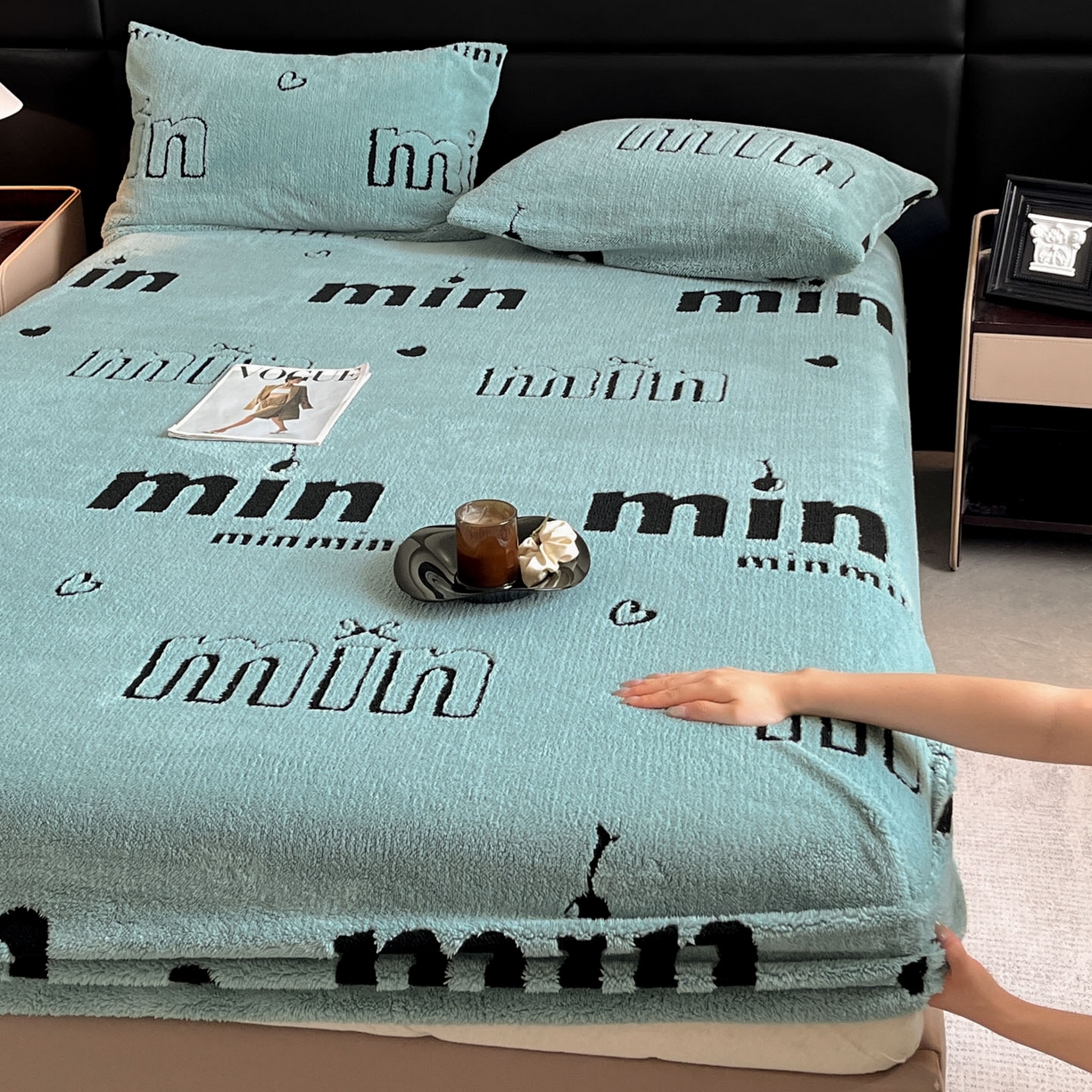 91家纺网 家纺一手货源 找家纺 叠派家纺 2025新款A类高克重云慕绒床笠系列（场景二拍摄）提供买家秀 云暮绒床笠-云朵蓝