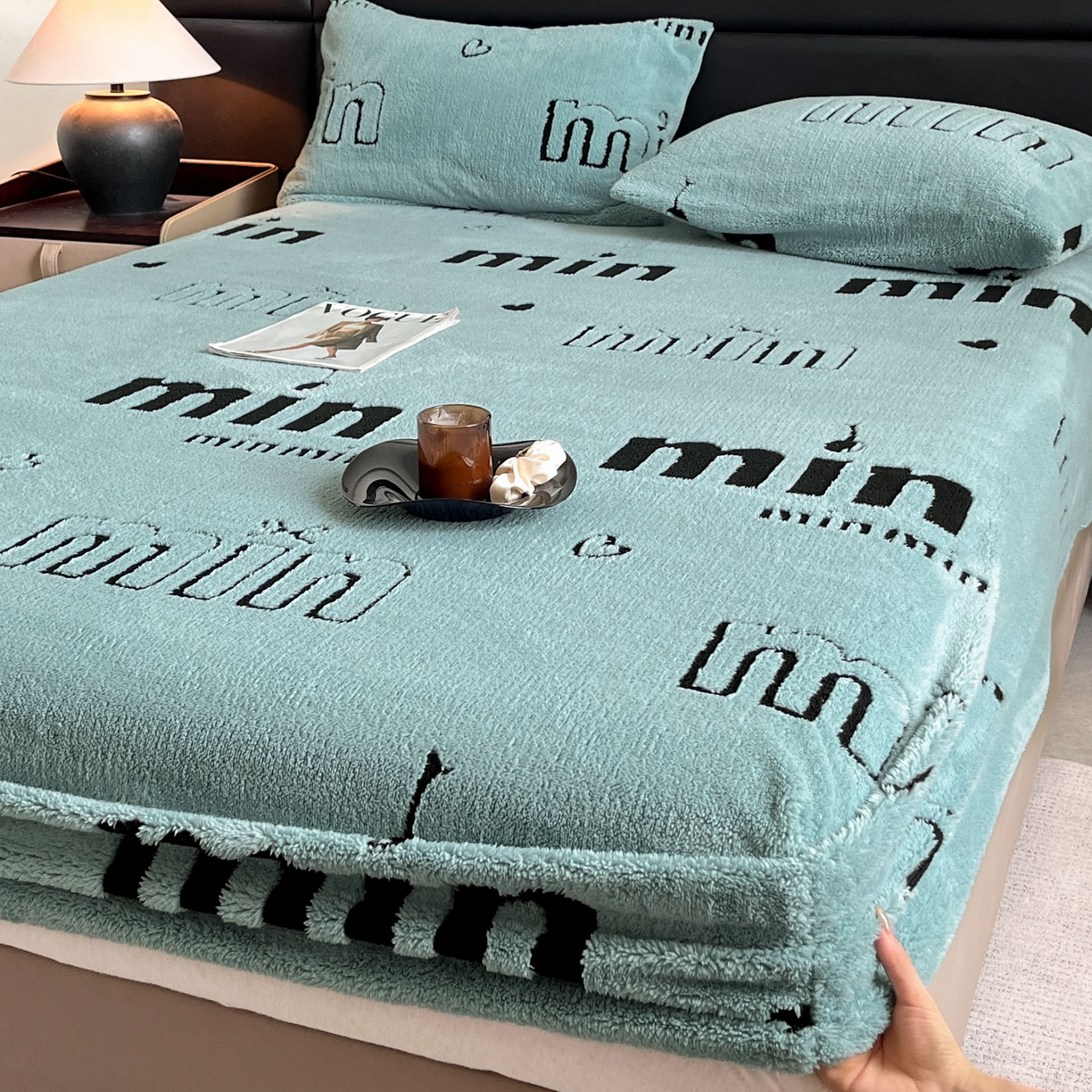 91家纺网 家纺一手货源 找家纺 叠派家纺 2025新款A类高克重云慕绒床笠系列（场景二拍摄）提供买家秀 云暮绒床笠-云朵蓝