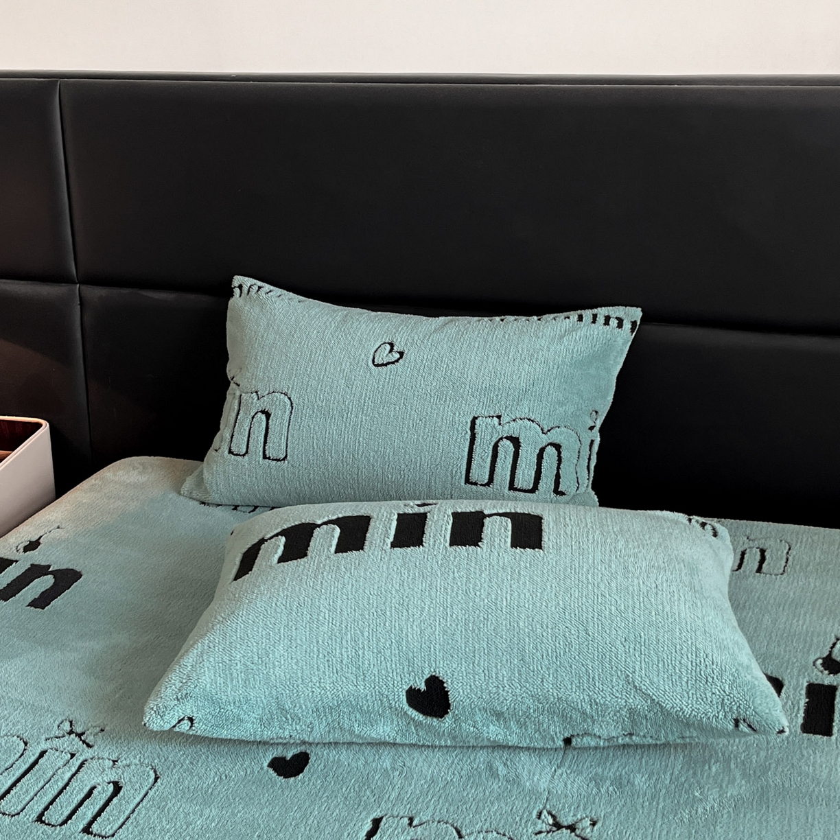 91家纺网 家纺一手货源 找家纺 叠派家纺 2025新款A类高克重云慕绒床笠系列（场景二拍摄）提供买家秀 云暮绒床笠-云朵蓝