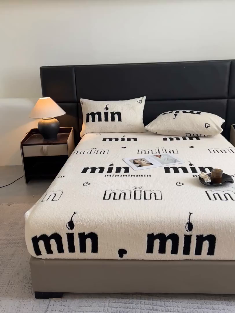 91家纺网 家纺一手货源 找家纺 （总）叠派家纺 2025新款A类高克重云慕绒床笠系列（场景二拍摄）提供买家秀