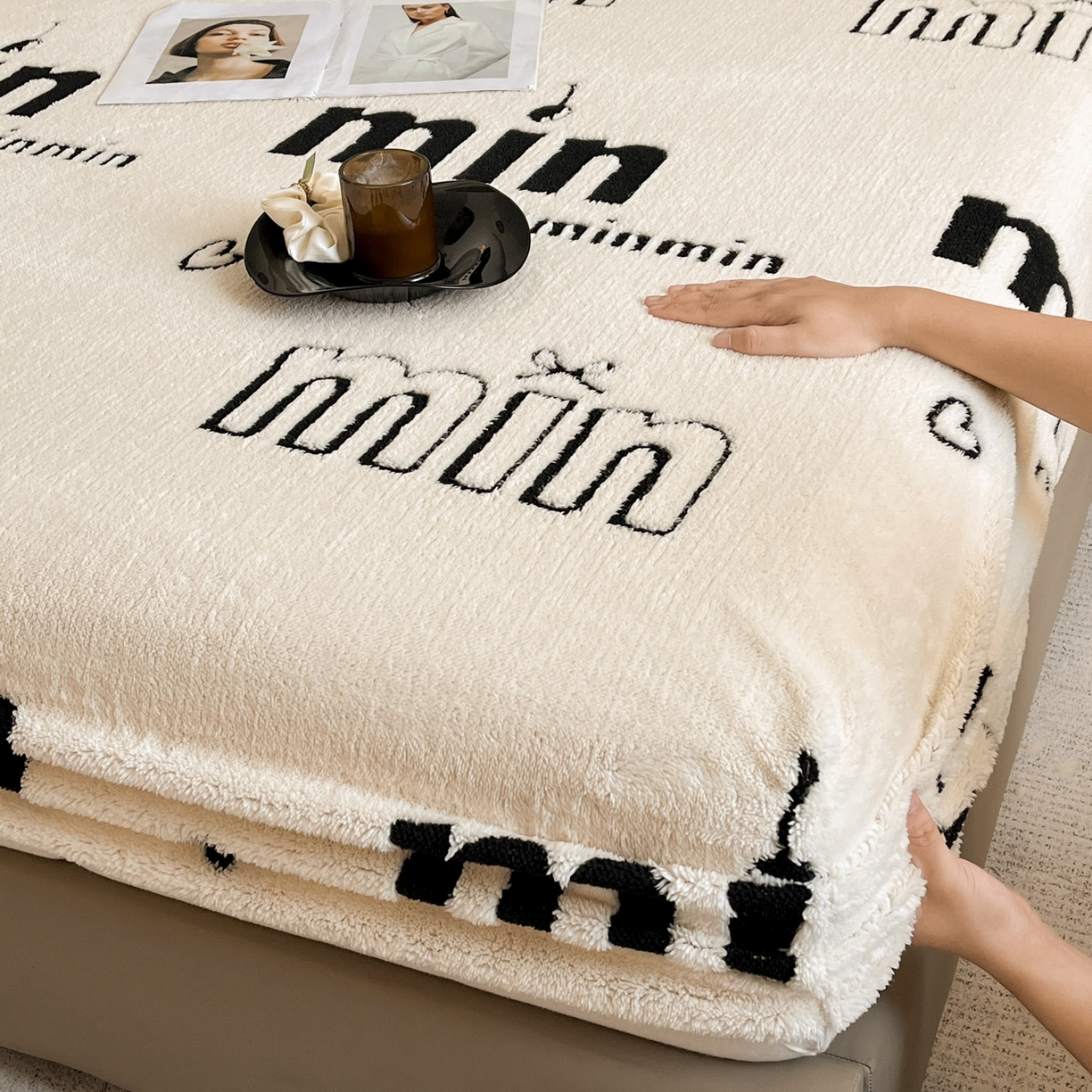 91家纺网 家纺一手货源 找家纺 叠派家纺 2025新款A类高克重云慕绒床笠系列（场景二拍摄）提供买家秀 云暮绒床笠-奶昔白