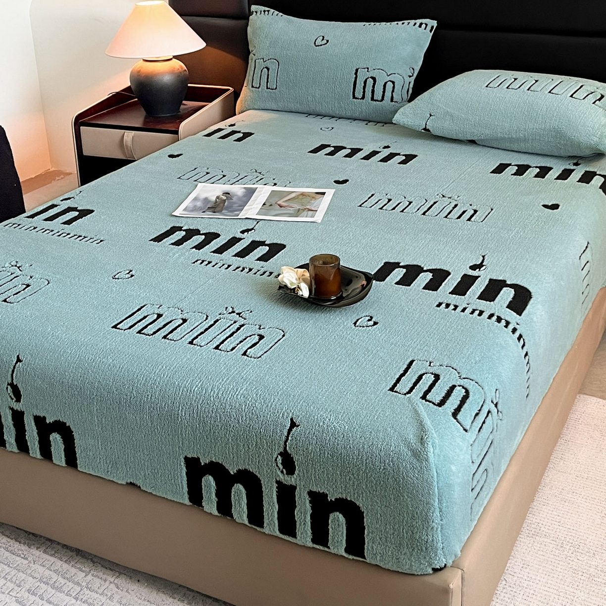 91家纺网 家纺一手货源 找家纺 叠派家纺 2025新款A类高克重云慕绒床笠系列（场景二拍摄）提供买家秀 云暮绒床笠-云朵蓝