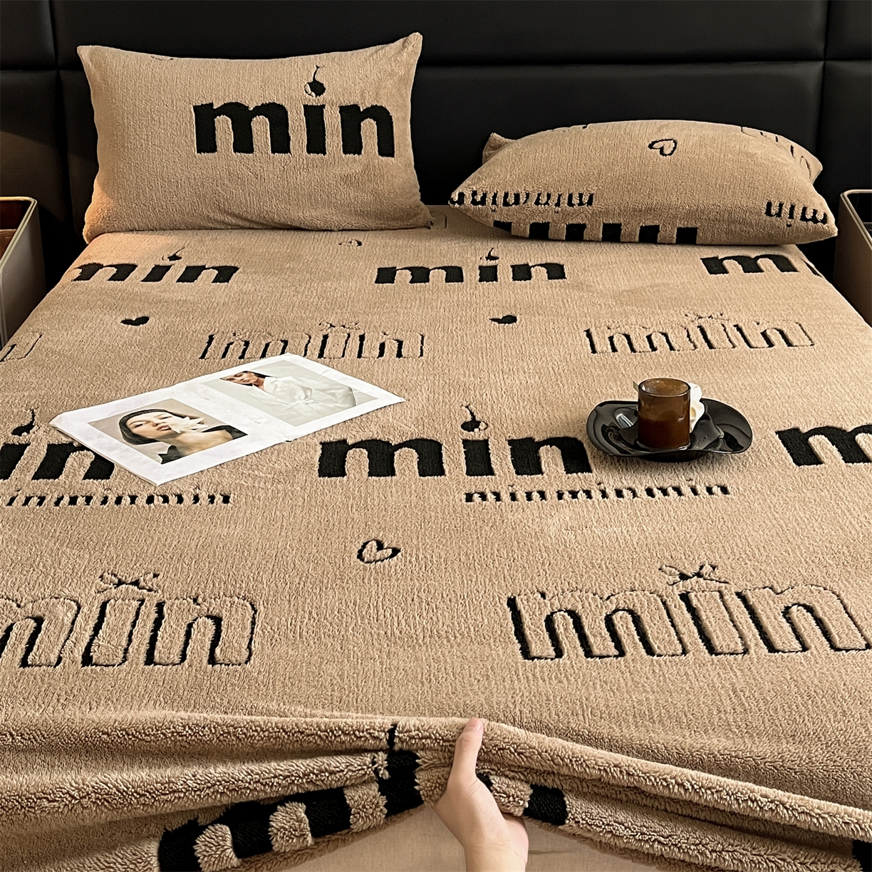 叠派家纺 2025新款A类高克重云慕绒床笠系列（场景二拍摄）提供买家秀 云暮绒床笠-摩卡咖