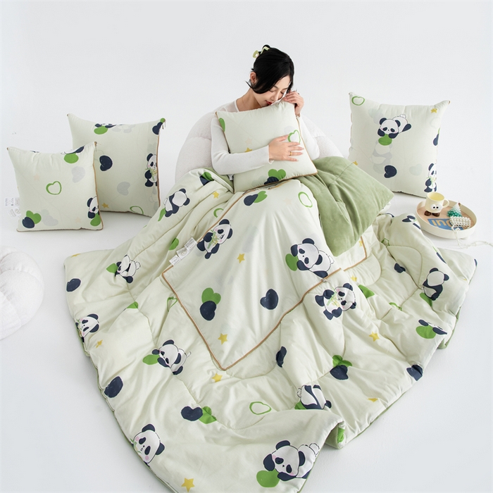 91家纺网 家纺一手货源 找家纺 照世家纺 2025新款A类棉加绒抗菌抱枕被系列 （控价：不能低于以下：小79，中号99，大120，加大140，超大160；低于零售价的链接，一经发现直接投诉下架，感谢大家的支持）熊猫小懒