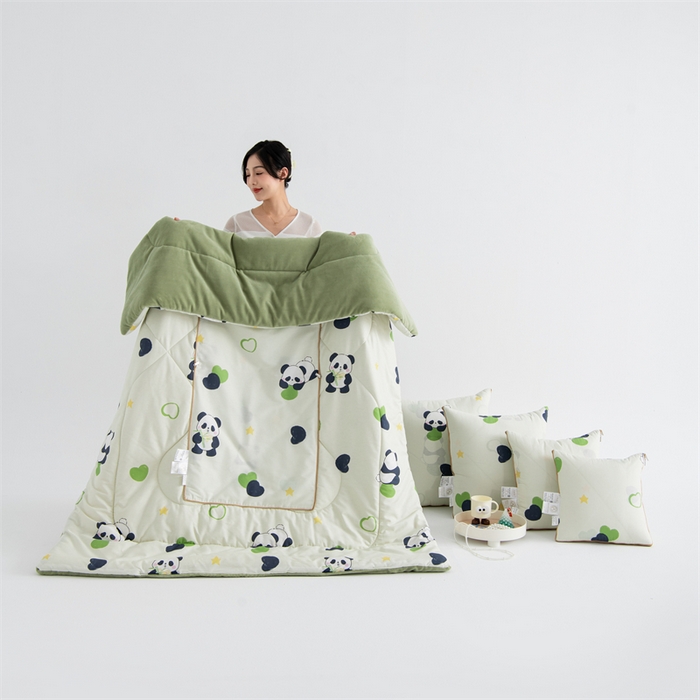 91家纺网 家纺一手货源 找家纺 照世家纺 2025新款A类棉加绒抗菌抱枕被系列 （控价：不能低于以下：小79，中号99，大120，加大140，超大160；低于零售价的链接，一经发现直接投诉下架，感谢大家的支持）熊猫小懒