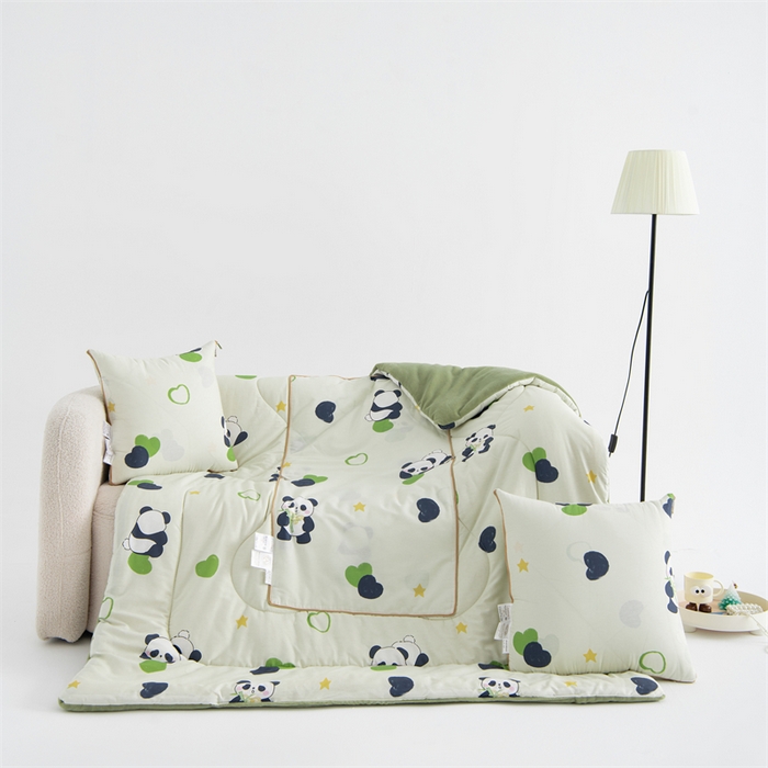 91家纺网 家纺一手货源 找家纺 照世家纺 2025新款A类棉加绒抗菌抱枕被系列 （控价：不能低于以下：小79，中号99，大120，加大140，超大160；低于零售价的链接，一经发现直接投诉下架，感谢大家的支持）熊猫小懒