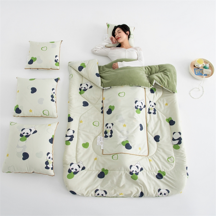 91家纺网 家纺一手货源 找家纺 照世家纺 2025新款A类棉加绒抗菌抱枕被系列 （控价：不能低于以下：小79，中号99，大120，加大140，超大160；低于零售价的链接，一经发现直接投诉下架，感谢大家的支持）熊猫小懒