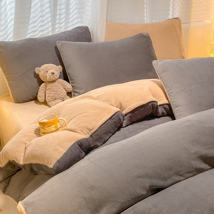 91家纺网 家纺一手货源 找家纺 （总）仔仔熊 2025新款牛奶绒纯色双拼四件套