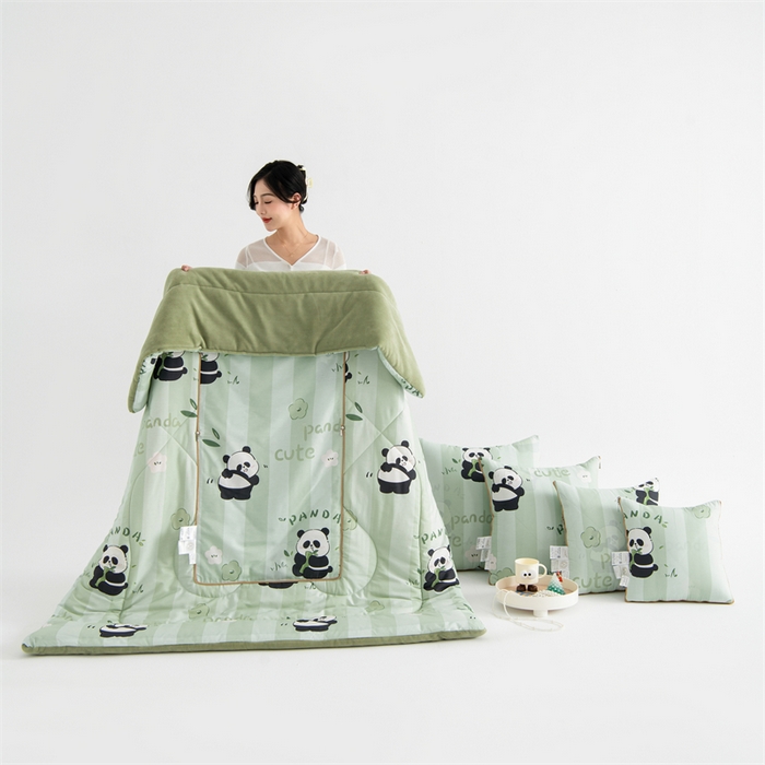 91家纺网 家纺一手货源 找家纺 照世家纺 2025新款A类棉加绒抗菌抱枕被系列 （控价：不能低于以下：小79，中号99，大120，加大140，超大160；低于零售价的链接，一经发现直接投诉下架，感谢大家的支持）嘟嘟小熊