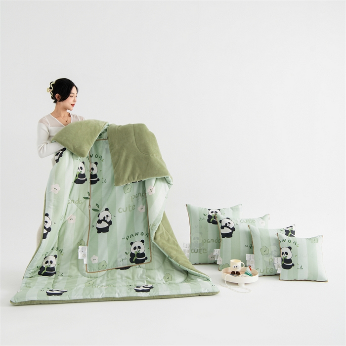 91家纺网 家纺一手货源 找家纺 照世家纺 2025新款A类棉加绒抗菌抱枕被系列 （控价：不能低于以下：小79，中号99，大120，加大140，超大160；低于零售价的链接，一经发现直接投诉下架，感谢大家的支持）嘟嘟小熊