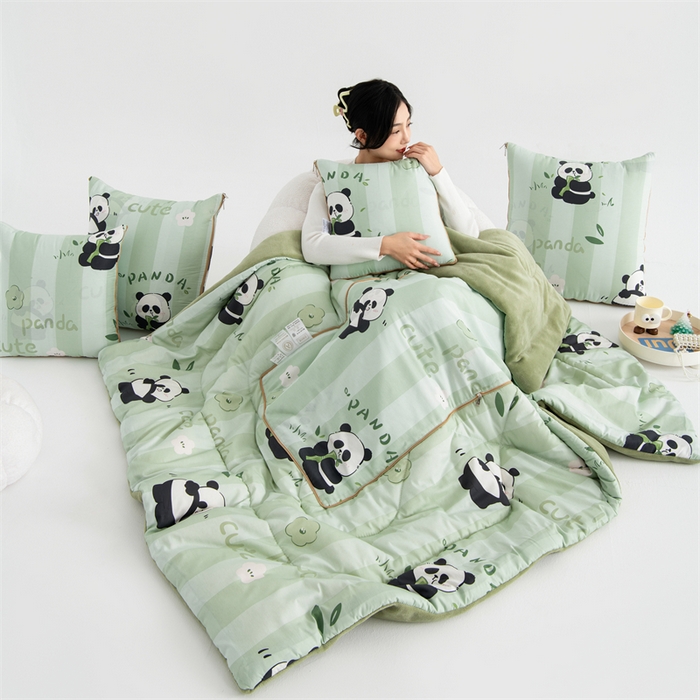 91家纺网 家纺一手货源 找家纺 照世家纺 2025新款A类棉加绒抗菌抱枕被系列 （控价：不能低于以下：小79，中号99，大120，加大140，超大160；低于零售价的链接，一经发现直接投诉下架，感谢大家的支持）嘟嘟小熊