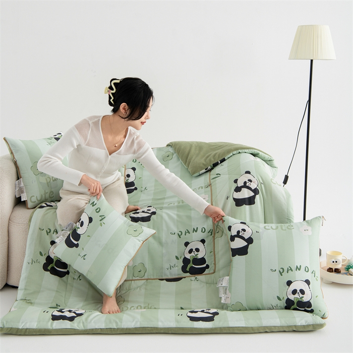 91家纺网 家纺一手货源 找家纺 照世家纺 2025新款A类棉加绒抗菌抱枕被系列 （控价：不能低于以下：小79，中号99，大120，加大140，超大160；低于零售价的链接，一经发现直接投诉下架，感谢大家的支持）嘟嘟小熊