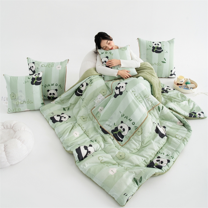 91家纺网 家纺一手货源 找家纺 照世家纺 2025新款A类棉加绒抗菌抱枕被系列 （控价：不能低于以下：小79，中号99，大120，加大140，超大160；低于零售价的链接，一经发现直接投诉下架，感谢大家的支持）嘟嘟小熊