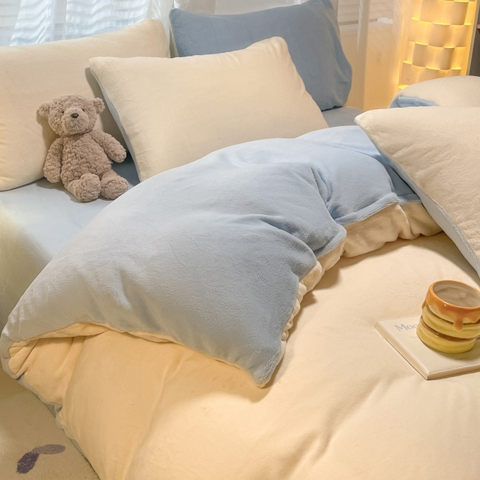 91家纺网 家纺一手货源 找家纺 仔仔熊 2025新款牛奶绒纯色双拼四件套 黄色+蓝色