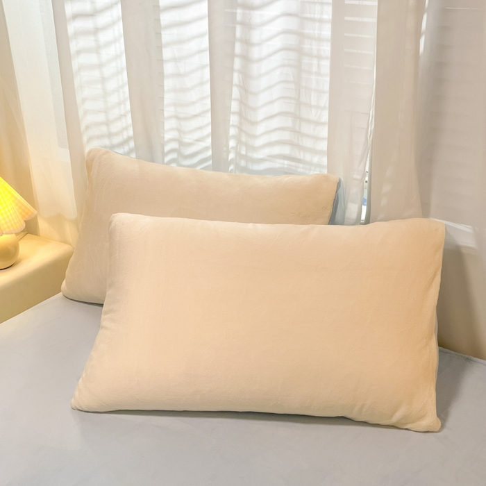 91家纺网 家纺一手货源 找家纺 仔仔熊 2025新款牛奶绒纯色双拼四件套 黄色+蓝色