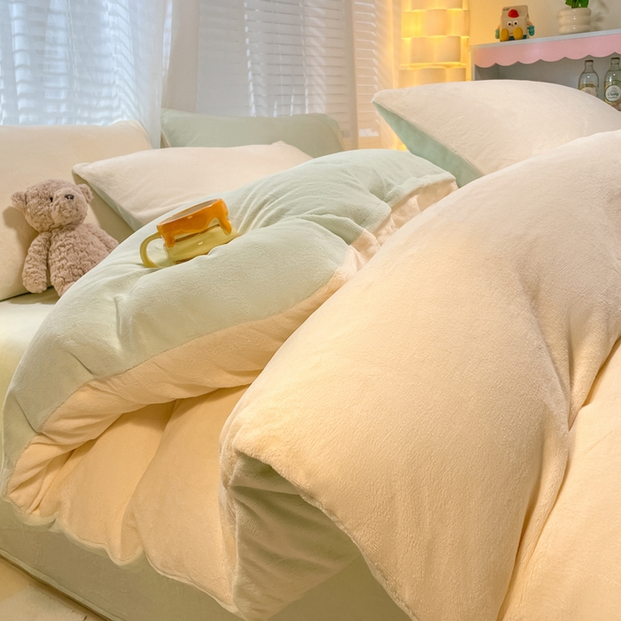 91家纺网 家纺一手货源 找家纺 仔仔熊 2025新款牛奶绒纯色双拼四件套 黄色+绿色