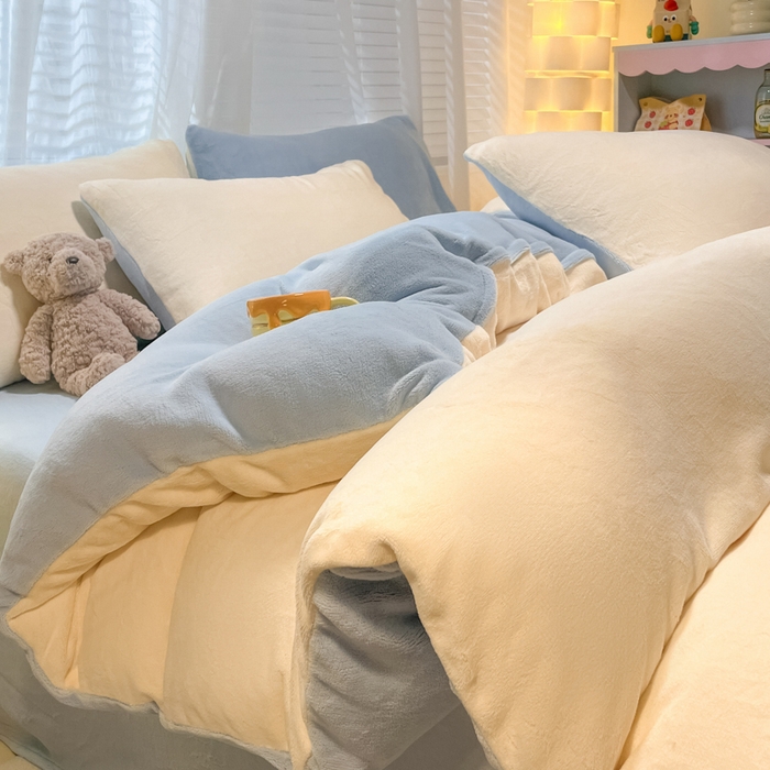 91家纺网 家纺一手货源 找家纺 仔仔熊 2025新款牛奶绒纯色双拼四件套 黄色+蓝色