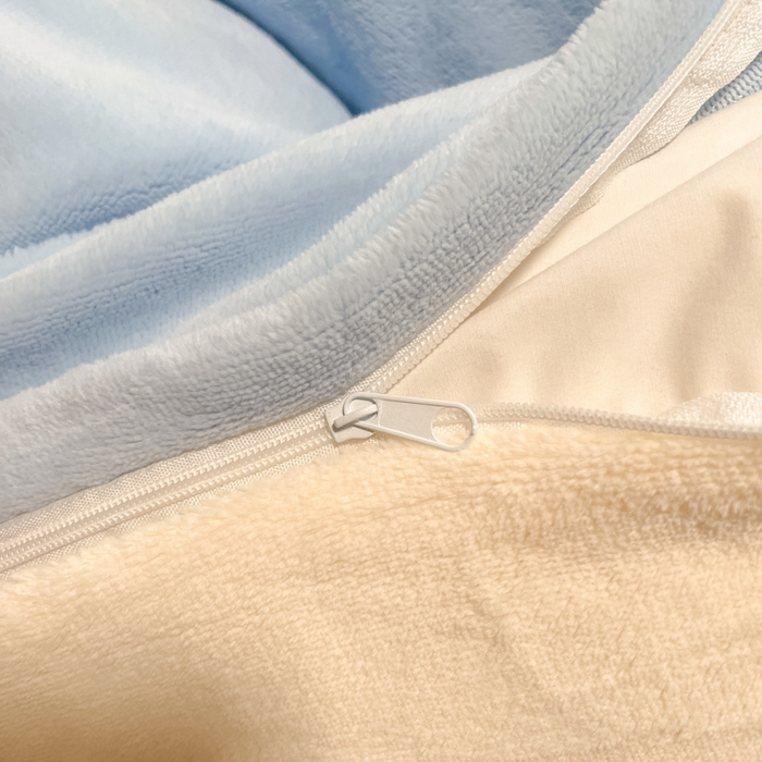 91家纺网 家纺一手货源 找家纺 仔仔熊 2025新款牛奶绒纯色双拼四件套 黄色+蓝色