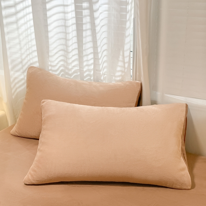 91家纺网 家纺一手货源 找家纺 仔仔熊 2025新款牛奶绒纯色双拼四件套 卡其+咖色