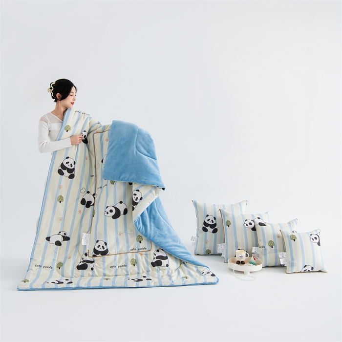 91家纺网 家纺一手货源 找家纺 照世家纺 2025新款A类棉加绒抗菌抱枕被系列 （控价：不能低于以下：小79，中号99，大120，加大140，超大160；低于零售价的链接，一经发现直接投诉下架，感谢大家的支持）趴趴熊猫