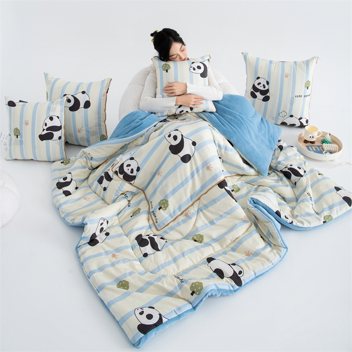 91家纺网 家纺一手货源 找家纺 照世家纺 2025新款A类棉加绒抗菌抱枕被系列 （控价：不能低于以下：小79，中号99，大120，加大140，超大160；低于零售价的链接，一经发现直接投诉下架，感谢大家的支持）趴趴熊猫