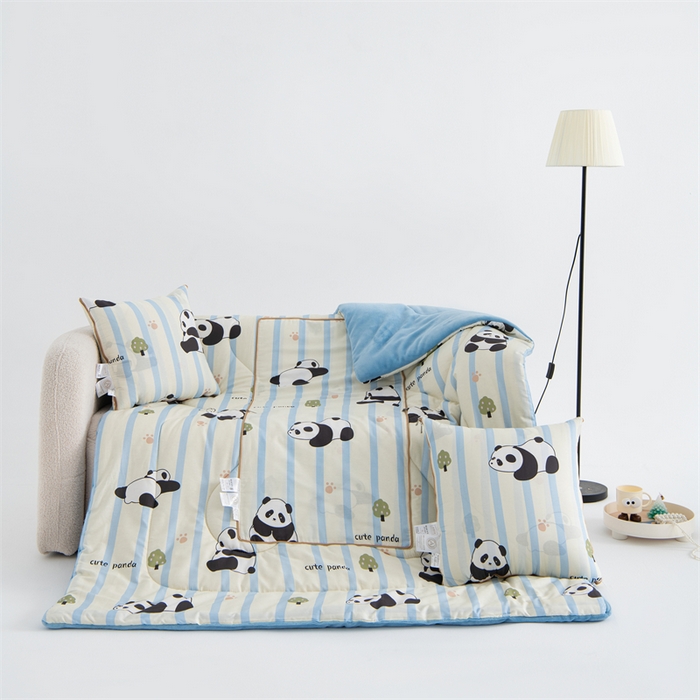 91家纺网 家纺一手货源 找家纺 照世家纺 2025新款A类棉加绒抗菌抱枕被系列 （控价：不能低于以下：小79，中号99，大120，加大140，超大160；低于零售价的链接，一经发现直接投诉下架，感谢大家的支持）趴趴熊猫