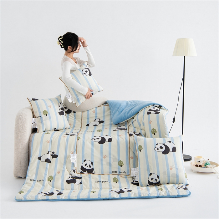 91家纺网 家纺一手货源 找家纺 照世家纺 2025新款A类棉加绒抗菌抱枕被系列 （控价：不能低于以下：小79，中号99，大120，加大140，超大160；低于零售价的链接，一经发现直接投诉下架，感谢大家的支持）趴趴熊猫