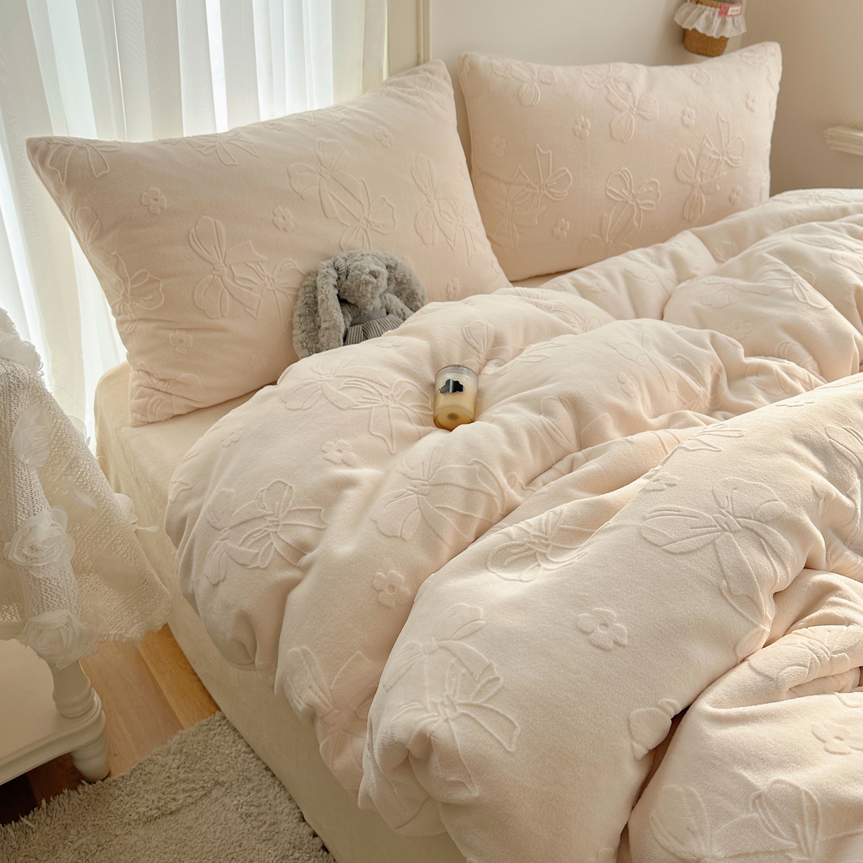 91家纺网 家纺一手货源 找家纺 （总）瑞钰 2025新款ins博士风蝴蝶全消光雕花暗合牛奶绒四件套