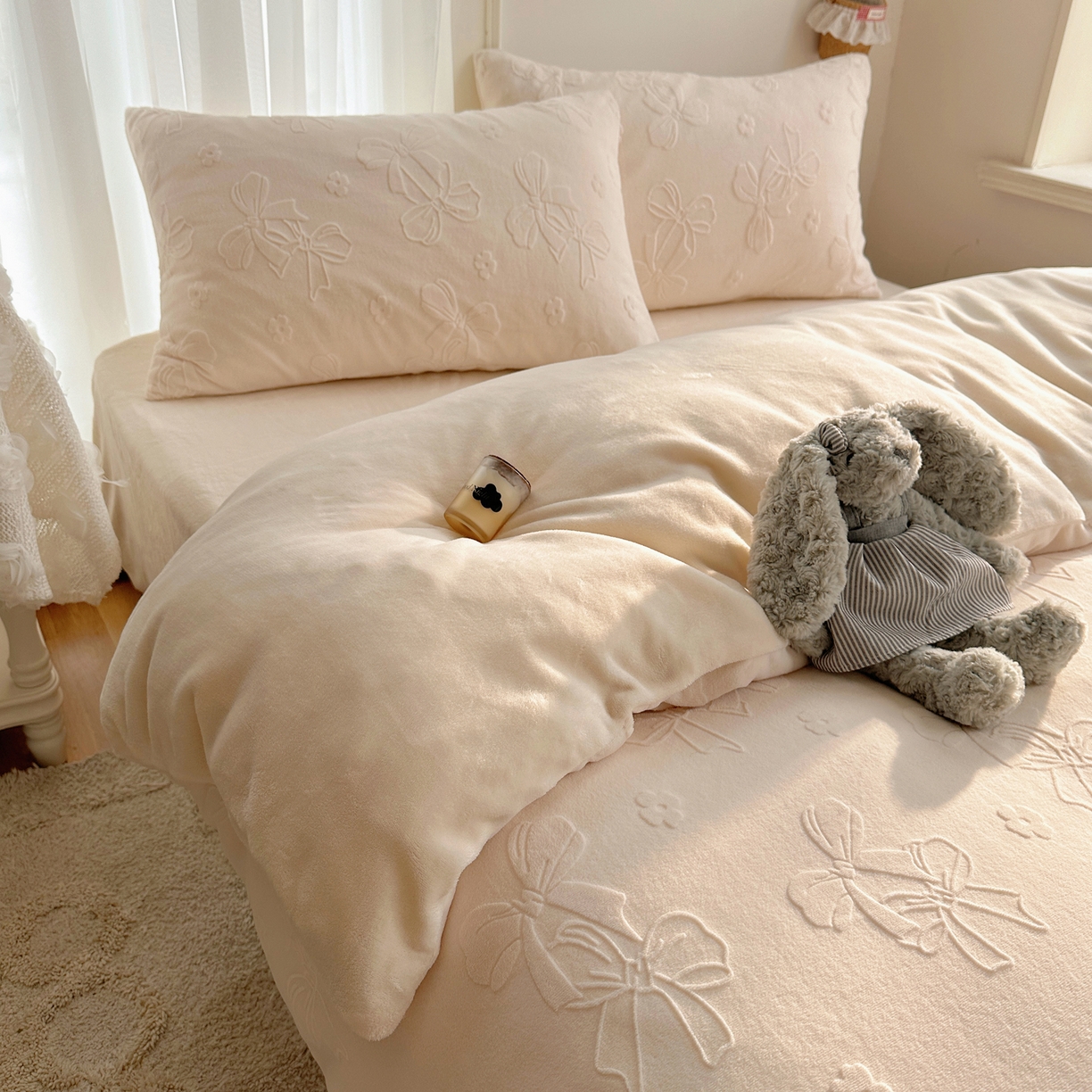 91家纺网 家纺一手货源 找家纺 （总）瑞钰 2025新款ins博士风蝴蝶全消光雕花暗合牛奶绒四件套