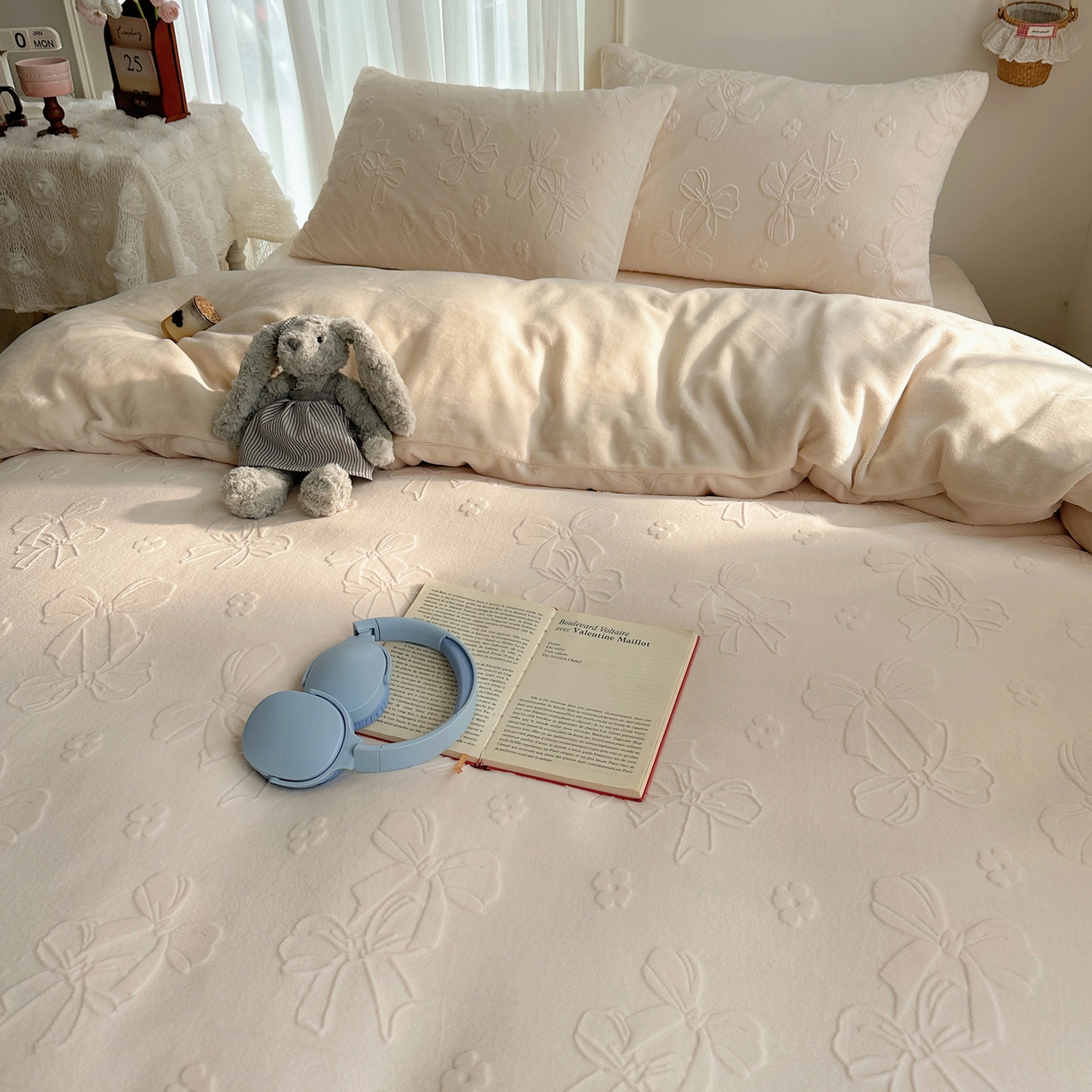 91家纺网 家纺一手货源 找家纺 （总）瑞钰 2025新款ins博士风蝴蝶全消光雕花暗合牛奶绒四件套