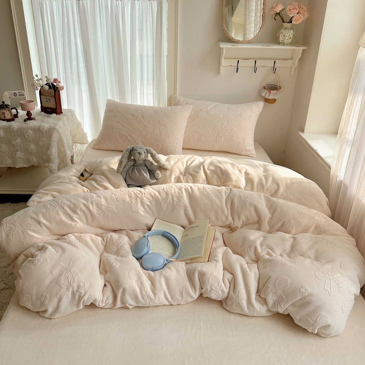 91家纺网 家纺一手货源 找家纺 （总）瑞钰 2025新款ins博士风蝴蝶全消光雕花暗合牛奶绒四件套