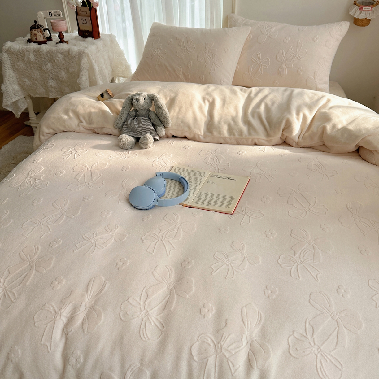 91家纺网 家纺一手货源 找家纺 （总）瑞钰 2025新款ins博士风蝴蝶全消光雕花暗合牛奶绒四件套