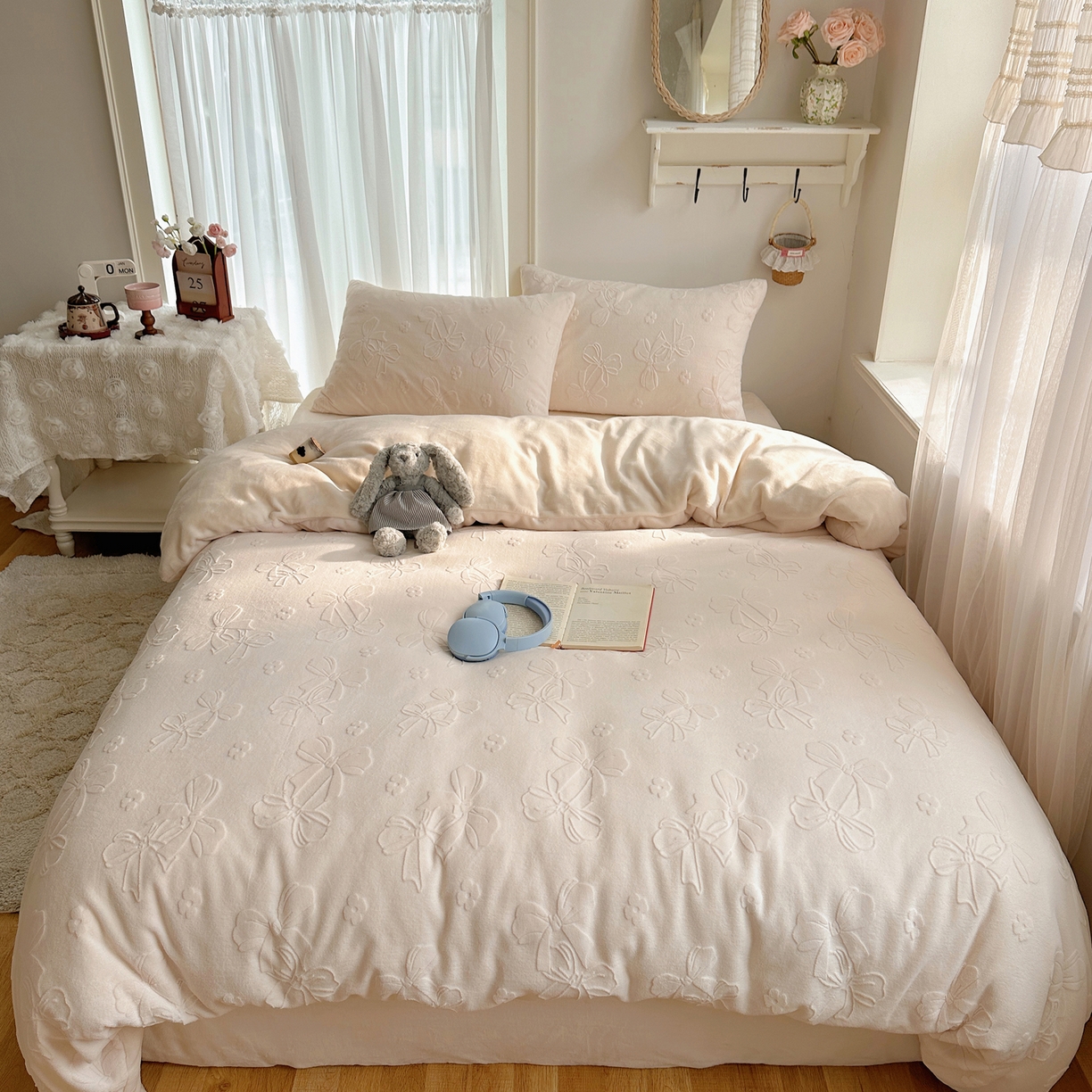 91家纺网 家纺一手货源 找家纺 （总）瑞钰 2025新款ins博士风蝴蝶全消光雕花暗合牛奶绒四件套