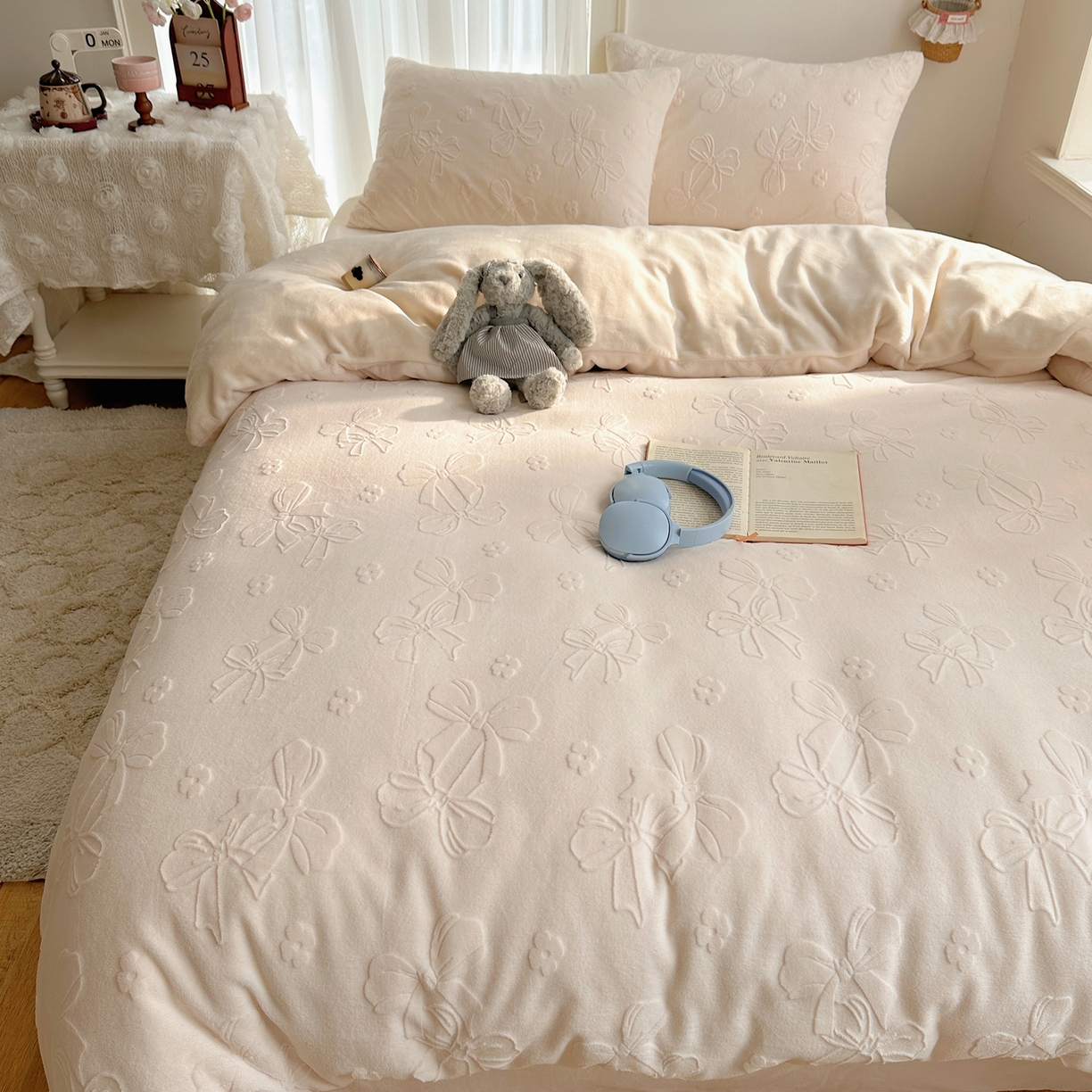 91家纺网 家纺一手货源 找家纺 （总）瑞钰 2025新款ins博士风蝴蝶全消光雕花暗合牛奶绒四件套