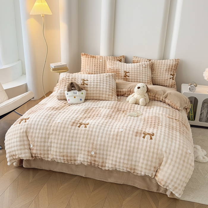 91家纺网 家纺一手货源 找家纺 郝媳妇家纺 2025新款泡泡绒牛奶绒四件套 爱心结奶咖