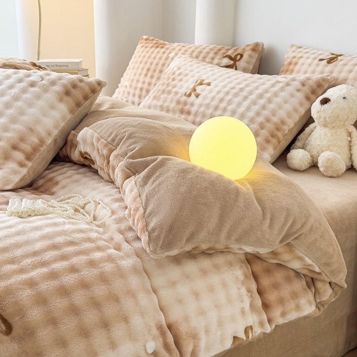 91家纺网 家纺一手货源 找家纺 郝媳妇家纺 2025新款泡泡绒牛奶绒四件套 爱心结奶咖